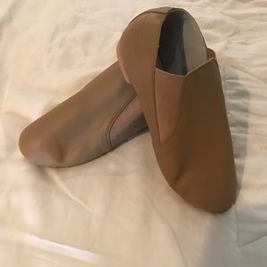 Nude leather dance shoes